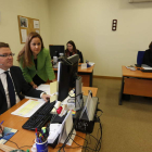 Laura Montero, con parte del equipo que dirige y que atiende el servicio BBVA Contigo en León.