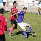 Álvaro inició el camino de la remontada bañezana tras lograr el gol del empate. FERNANDO OTERO