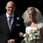 Zara Phillips y su esposo Mike Tindall, tras la ceremonia .