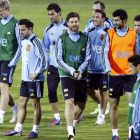 Los jugadores de España durante el entrenamiento en la Ciudad del Fútbol de Las Rozas para preparar el partido ante Francia.