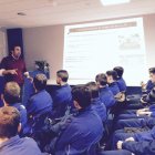 Los futbolistas de base participaron en el Taller de Integridad.
