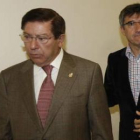 Domingo Cueto, a la izquierda, y Francisco Fernández tratan de aunar esfuerzos por la Cultural.