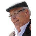 Eduardo Carbajo, y el libro que reúne varios de sus textos.