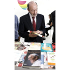 Rubalcaba, ayer, en la feria del libro Liber 2013.