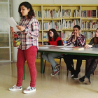 La lectura de poemas se realizó en la biblioteca municipal. V.A.