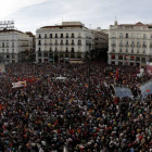 Concentración en la Puerta del Sol a favor de la celebración de un referendo sobre la continuidad de la Monarquía, este lunes.