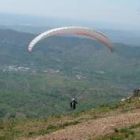 Las vistas del valle desde La Camperona, un buen aliciente para practicar el parapente