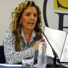 La presidenta de Hunosa, María Teresa Mallada, con Juan José Fernández durante la rueda de prensa de ayer.