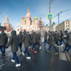 Los jugadores del Athletic pasean por el centro de Moscú.