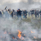 Enfrentamientos entre la policía griega y los refugiados del campo de Diavata al oeste de Tesalónica en el norte de Grecia el 6 de abril de 2019.