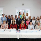 Las representantes de la Asociación de Mujeres Empresarias y Directivas de León junto a ejecutivas de Galicia, Asturias, Cantabria, País Vasco y Navarra, en la reunión que mantuvieron ayer.