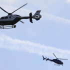 Dos helicópteros sobre el cielo de Barcelona, imagen casi en sesión continua desde el 17 de agosto.