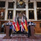 Boris Johnson con Merkel, en Londres la pasada semana. ANDY RAIN