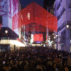 La calle Preciados llena de gente en plena campaña de compras de Navidad. SERGIO PÉREZ