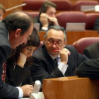 La portavoz socialista, Ana Redondo, junto a procuradores de su grupo en el pleno.