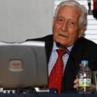 Julio Bayón, en el transcurso de la conferencia que pronunció ayer