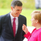 Primera reunión entre Pedro Sánchez y Angela Merkel en Berlín.