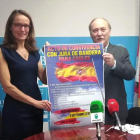 La concejala Elisa García y el alcalde José Manuel Otero, en la presentación del acto. CEBRONES