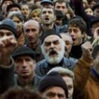 Miles de georgianos protestan ante la sede del Gobierno de la ex república soviética