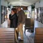 El vagón de la oficina de Turismo alberga la exposición «Las letras de ida y vuelta»