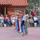 Los niños juegan en el último día de campamento en el Coto