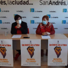 La alcaldesa, Camino Cabañas, y la concejala Esperanza Crespo. DL