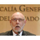 El fiscal general del Estado, José Manuel Maza,durante su comparecencia en la sede de la Fiscalía ante los periodistas.