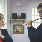 La flauta travesera ha mejorado la calidad de vida de Stella y Pablo. DL