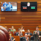 Alfonso Fernández Mañueco ayer, durante su intervención en el Pleno de las Cortes. MIRIAM CHACÓN