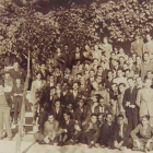 Imagen de los residentes en los años veinte en la Colina de los Chpos. Federico García Lorca, en primer término