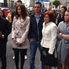 Vecinos y familiares guardaron tres minutos de silencio después del pleno celebrado el sábado.