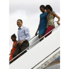 Los Obama, a su llegada a Honolulu.