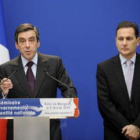 El primer ministro francés, François Fillon, junto al ministro francés de Inmigración, Eric Besson.