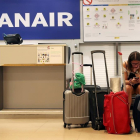 Ocu y Facua piden al gobierno que investigue el abusivo cobro de equipaje de mano de Ryanair /