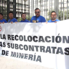 Un grupo de trabajadores de Hunosa protestó ayer ante el Ministerio de Industria.