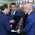 El consejero delegado de ENI, Claudio Descalzi, también implicado en la trama, en un acto con el presidente de Egipto.