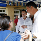 Rajoy y García Albiol junto a los ciudadanos de Badalona.