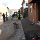 Los trabajos de arreglo de la calle Nueva en Vidanes van a buen rítmo.