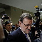 El presidente del Gobierno en funciones, Mariano Rajoy, al recoger su acta el en Congreso.