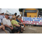 La manifestación culminó en la estación donde se leyó un manifiesto en defensa del tren y en protesta por los recortes.