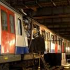 Una de las escasas imágenes filtradas de vagones del metro de Londres en los que explotó una bomba