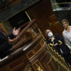 La vicepresidenta Yolanda Díaz observa la intervención del portavoz de ERC, Gabriel Rufián. MARISCAL