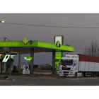 Las gasolineras leonesas están acusando con fuerza la ausencia de camiones.