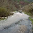 Parte del tramo de la carretera hasta la llegada a la localidad de Lois, en evidente mal estado