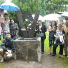 El monumento en forma de uve contiene un mapa con las localidades lacianiegas.
