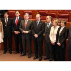 Herrera y Fernández Santiago, con los premiados, representantes de las Cortes y portavoces políticos
