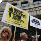 Protesta delante de la delegación del Banco de España en Barcelona por la aplicación de las cláusulas suelo por entidades financieras en el 2015.