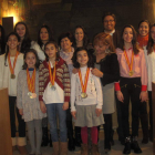 Las gimnastas del Club Ritmo junto a Isabel Carrasco y Emilio Orejas.