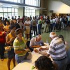 Un icono del Ademar como Juanín García no dudó en acudir a votar.