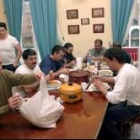 Los encerrados están pertrechados para seguir de forma indefinida